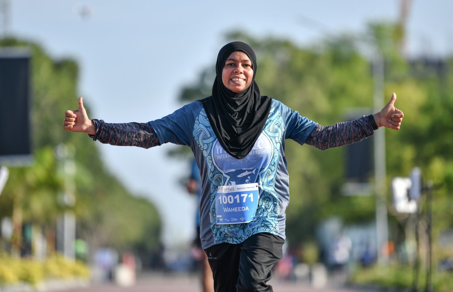 ހުޅުމާލެ (މާޗް 8) – މޯލްޑިވްސް އިންޓަނޭޝަނަލް މެރެތަންގެ ފުލް މެރެތަން، ހާފް މެރެތަން އަދި 10 ކިލޯމީޓަރުގެ ރޭސްތައް: މި އިވެންޓުގެ ފުލް މެރެތަންގައި އިންޑިއާގެ މަޝްހޫރު ފިލްމީ ތަރި އަދި ފިޓްނަސް އެމްބެސެޑަރު މިލިންދު ސޯމަން ވަނީ ދުވެފައި. –ފޮޓޯ: ނިޝާން އަލީ/ މިހާރު