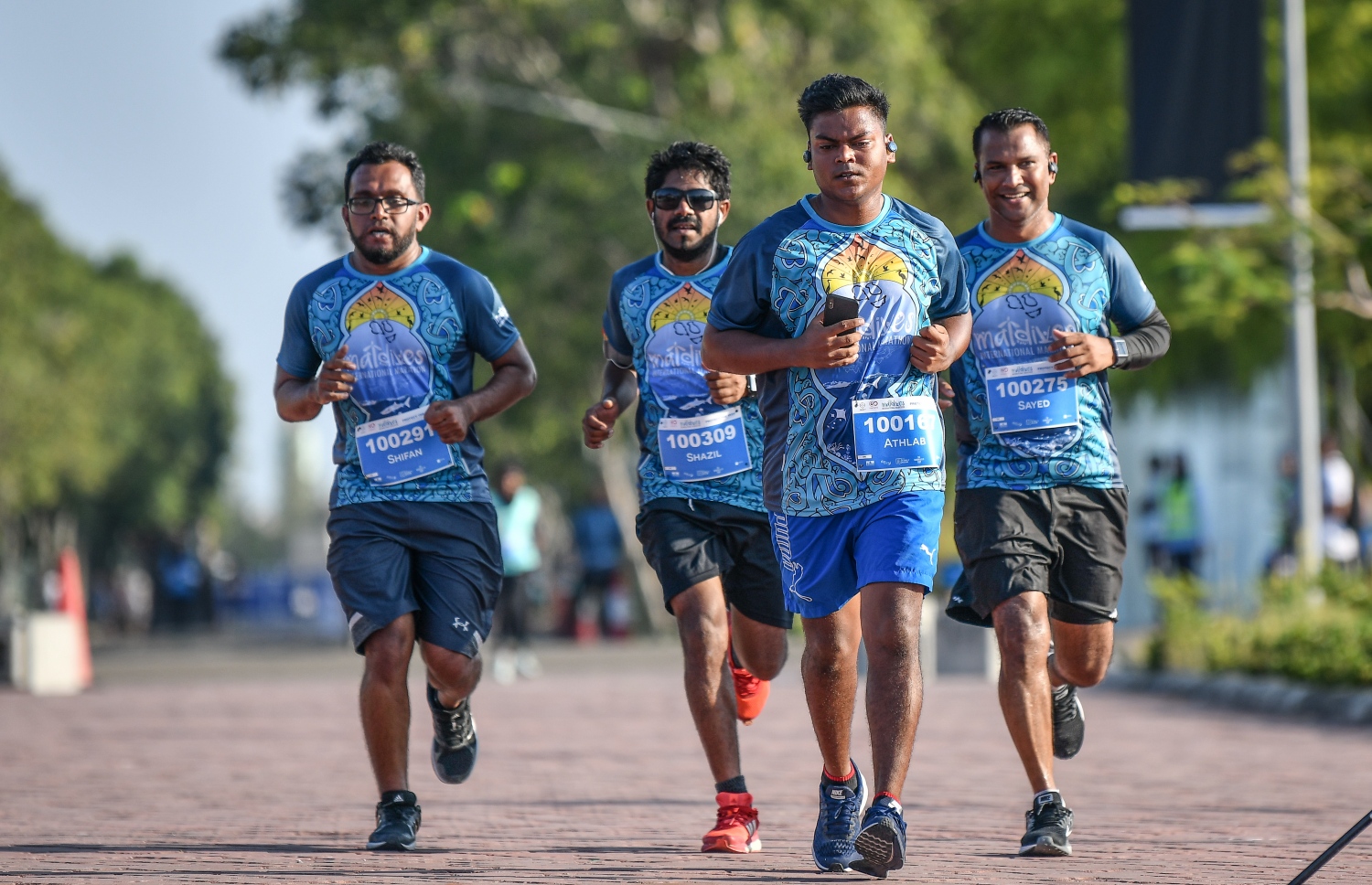 ހުޅުމާލެ (މާޗް 8) – މޯލްޑިވްސް އިންޓަނޭޝަނަލް މެރެތަންގެ ފުލް މެރެތަން، ހާފް މެރެތަން އަދި 10 ކިލޯމީޓަރުގެ ރޭސްތައް: މި އިވެންޓުގެ ފުލް މެރެތަންގައި އިންޑިއާގެ މަޝްހޫރު ފިލްމީ ތަރި އަދި ފިޓްނަސް އެމްބެސެޑަރު މިލިންދު ސޯމަން ވަނީ ދުވެފައި. –ފޮޓޯ: ނިޝާން އަލީ/ މިހާރު