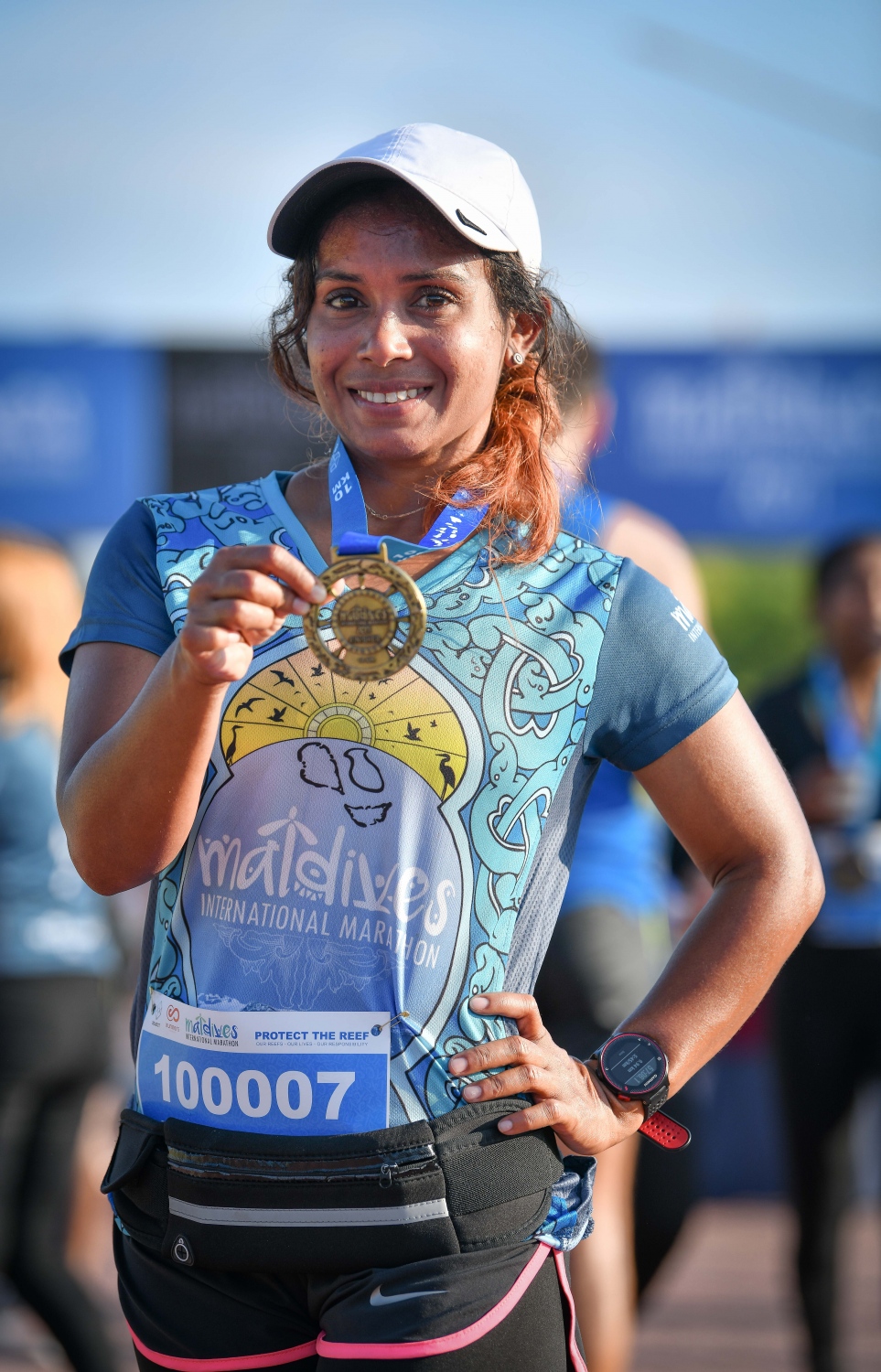 ހުޅުމާލެ (މާޗް 8) – މޯލްޑިވްސް އިންޓަނޭޝަނަލް މެރެތަންގެ ފުލް މެރެތަން، ހާފް މެރެތަން އަދި 10 ކިލޯމީޓަރުގެ ރޭސްތައް: މި އިވެންޓުގެ ފުލް މެރެތަންގައި އިންޑިއާގެ މަޝްހޫރު ފިލްމީ ތަރި އަދި ފިޓްނަސް އެމްބެސެޑަރު މިލިންދު ސޯމަން ވަނީ ދުވެފައި. –ފޮޓޯ: ނިޝާން އަލީ/ މިހާރު