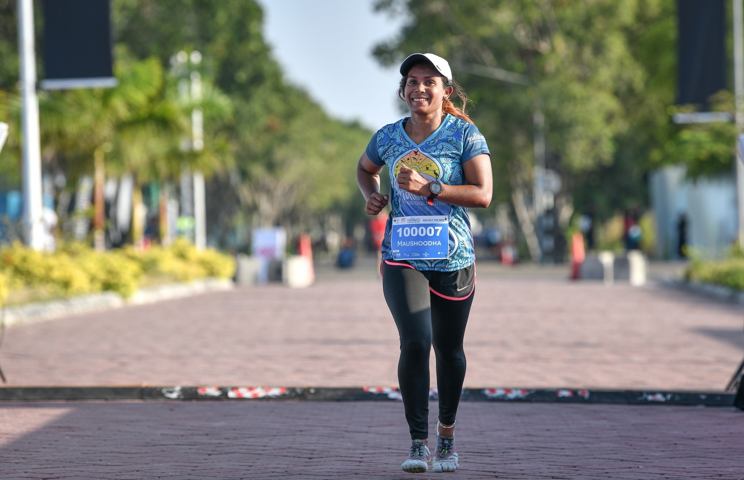 ހުޅުމާލެ (މާޗް 8) – މޯލްޑިވްސް އިންޓަނޭޝަނަލް މެރެތަންގެ ފުލް މެރެތަން، ހާފް މެރެތަން އަދި 10 ކިލޯމީޓަރުގެ ރޭސްތައް: މި އިވެންޓުގެ ފުލް މެރެތަންގައި އިންޑިއާގެ މަޝްހޫރު ފިލްމީ ތަރި އަދި ފިޓްނަސް އެމްބެސެޑަރު މިލިންދު ސޯމަން ވަނީ ދުވެފައި. –ފޮޓޯ: ނިޝާން އަލީ/ މިހާރު