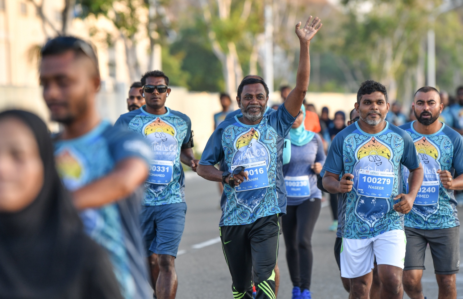 ހުޅުމާލެ (މާޗް 8) – މޯލްޑިވްސް އިންޓަނޭޝަނަލް މެރެތަންގެ ފުލް މެރެތަން، ހާފް މެރެތަން އަދި 10 ކިލޯމީޓަރުގެ ރޭސްތައް: މި އިވެންޓުގެ ފުލް މެރެތަންގައި އިންޑިއާގެ މަޝްހޫރު ފިލްމީ ތަރި އަދި ފިޓްނަސް އެމްބެސެޑަރު މިލިންދު ސޯމަން ވަނީ ދުވެފައި. –ފޮޓޯ: ނިޝާން އަލީ/ މިހާރު