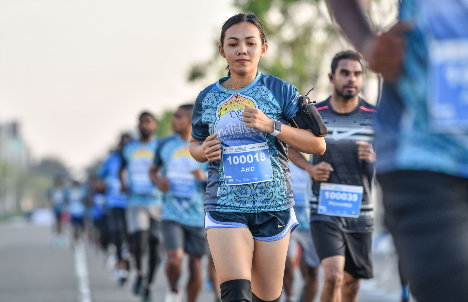 ހުޅުމާލެ (މާޗް 8) – މޯލްޑިވްސް އިންޓަނޭޝަނަލް މެރެތަންގެ ފުލް މެރެތަން، ހާފް މެރެތަން އަދި 10 ކިލޯމީޓަރުގެ ރޭސްތައް: މި އިވެންޓުގެ ފުލް މެރެތަންގައި އިންޑިއާގެ މަޝްހޫރު ފިލްމީ ތަރި އަދި ފިޓްނަސް އެމްބެސެޑަރު މިލިންދު ސޯމަން ވަނީ ދުވެފައި. –ފޮޓޯ: ނިޝާން އަލީ/ މިހާރު