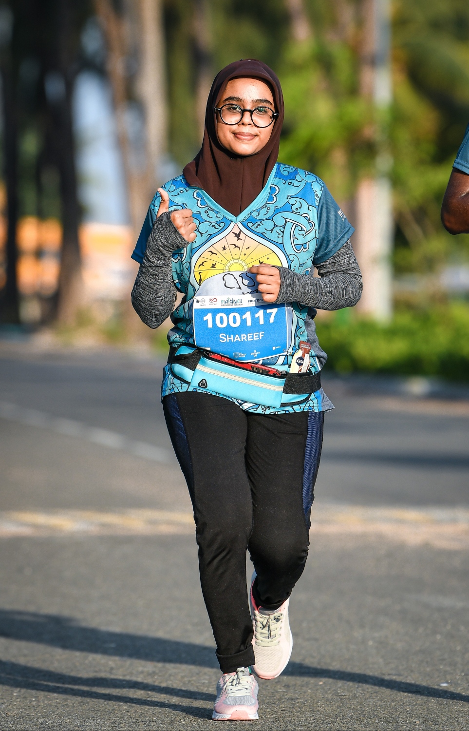 ހުޅުމާލެ (މާޗް 8) – މޯލްޑިވްސް އިންޓަނޭޝަނަލް މެރެތަންގެ ފުލް މެރެތަން، ހާފް މެރެތަން އަދި 10 ކިލޯމީޓަރުގެ ރޭސްތައް: މި އިވެންޓުގެ ފުލް މެރެތަންގައި އިންޑިއާގެ މަޝްހޫރު ފިލްމީ ތަރި އަދި ފިޓްނަސް އެމްބެސެޑަރު މިލިންދު ސޯމަން ވަނީ ދުވެފައި. –ފޮޓޯ: ނިޝާން އަލީ/ މިހާރު