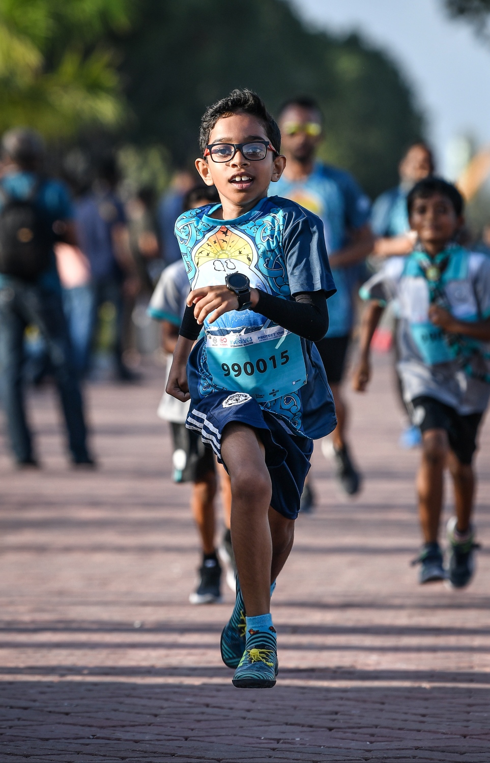 މާލެ- 9 މާޗް 2019 : ފުރަތަމަ ފަހަރަށް ބޭއްވި މޯލްޑިވްސް އިންޓަނޭޝަނަލް މެރެތަން ނިންމާލުމަށް ބޭއްވި ކިޑްސް މައިލްސްގައި ކުޑަކުއްޖަކު އިއްޔެ ހަވީރު ދުވަނީ --. ފޮޓޯ: ނިޝާން އަލީ/ މިހާރު