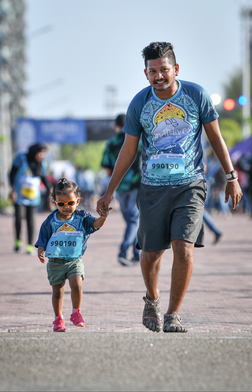 މާލެ- 9 މާޗް 2019 : ފުރަތަމަ ފަހަރަށް ބޭއްވި މޯލްޑިވްސް އިންޓަނޭޝަނަލް މެރެތަން، 800 އެއްހާ ކުދިން ބައިވެރިވި ހާއްސަ އިވެންޓަކާ އެކު އިއްޔެ ހަވީރު ކާމިޔާބުކަމާ އެކު ނިންމާލުން: މި މެރެތަންގައި ފުލް މެރެތަން، ހާފް މެރެތަން، 10 ކިލޯމީޓަރު ދުވުން އަދި ފަސް ކިލޯމީޓަރު ދުވުން ވަނީ ބާއްވާފައި--. ފޮޓޯ: ނިޝާން އަލީ/ މިހާރު