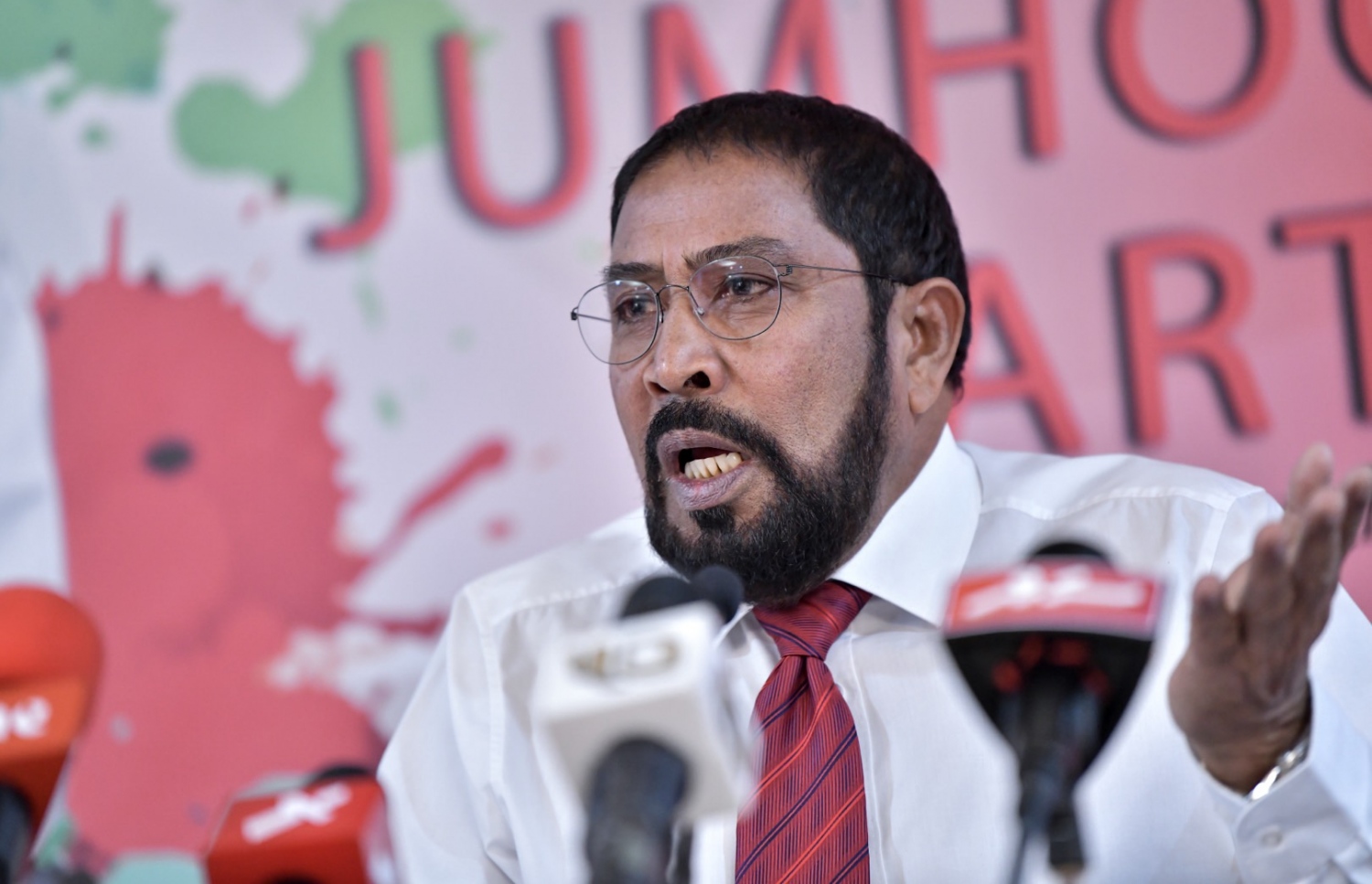 މަޖިލިސް އިންތިޚާބުގައި ޖޭޕީން ވާދަކުރާ ކެންޑިޑޭޓުންނަށް ތާއީދު ކޮށްދިނުމަށް އެ ޕާޓީގެ މެމްބަރުންގެ ކިބައިން ގާސިމް ވަނީ އެދިވަޑައިގެންފައި.---ފޮޓޯ؛ މިހާރު