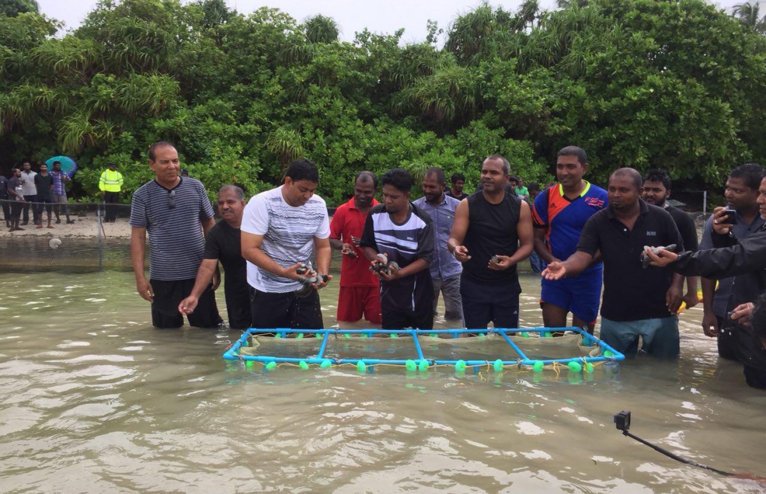 ޑރ. ޝައިނީ ބަޔަކާއިއެކު މޫދުގައި: މަސްވެރިކަމަށް ޚާއްސަ ޝައުގުވެރިކަމެއް ހުރޭ.