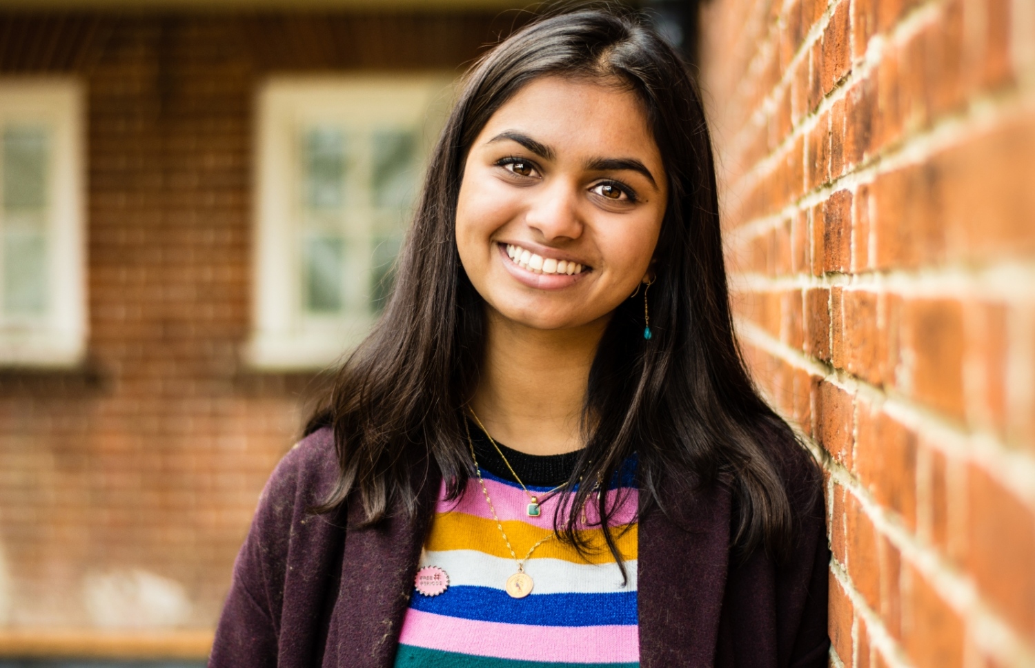 އަމިކާ: އޭނާ އަންނަނީ ދަރިވަރުންނަށް ޕެޑް ފޯރުކޮށް ދޭން ގޮވާލައި ކެމްޕޭން ކުރަމުން.