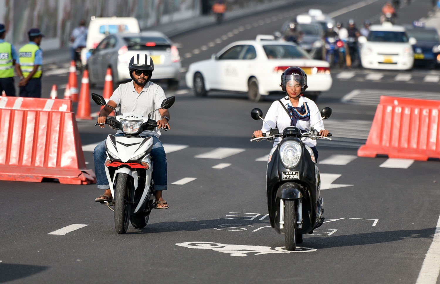 އެންމެ ފަހުން ބްރިޖާއި ހައިވޭގައި ހެލްމެޓް މަޖުބޫރު އެއްޗަކަށް