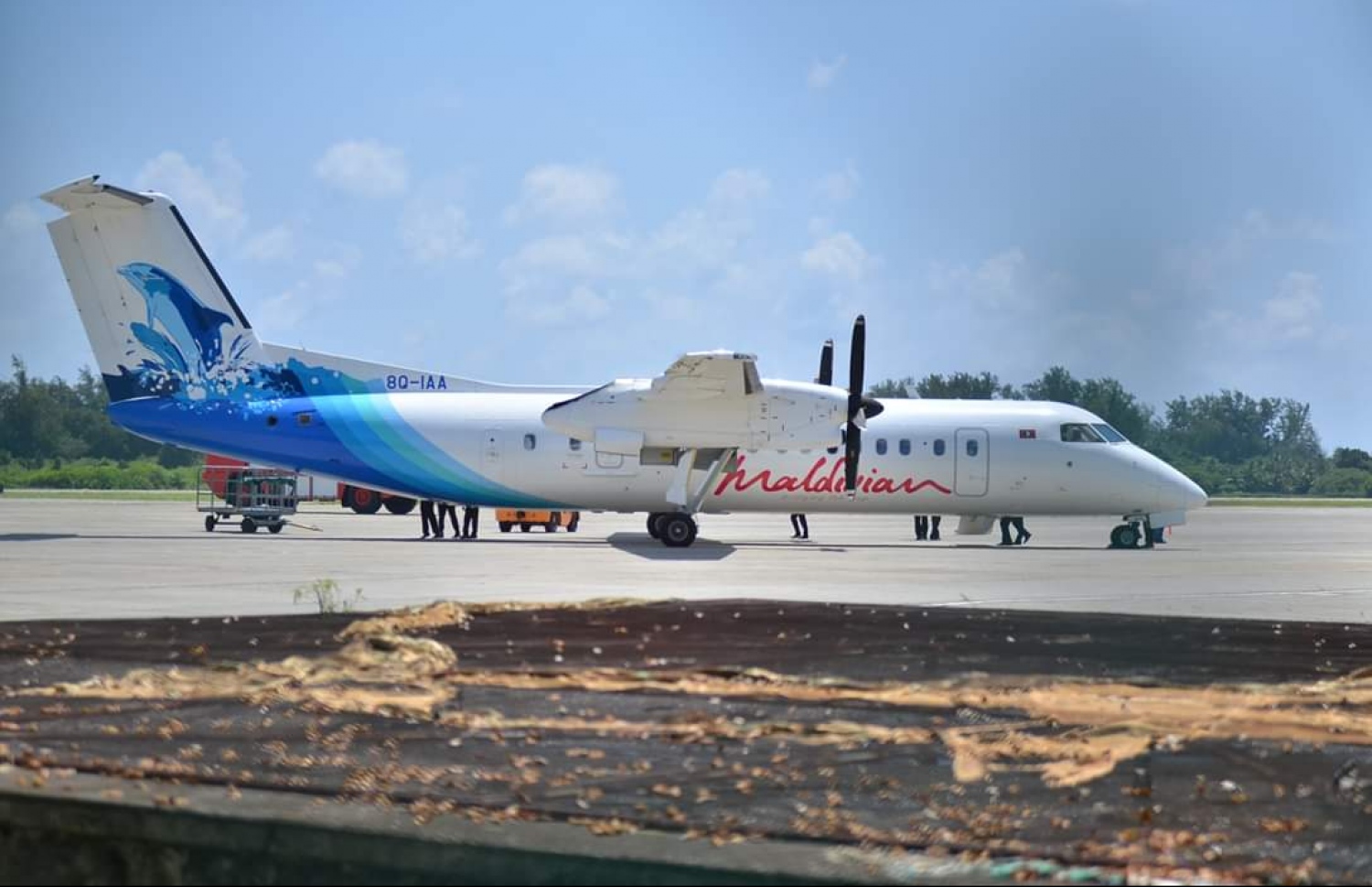 މާޗް 12، 2019: ގަމަށް ދިޔަ މޯލްޑިވިއަންގެ މަތިންދާބޯޓެއްގެ ލޭންޑިން ގިއަރު ތިރި ނުކުރެވި އިމަޖެންސީ ހާލަތުގައި ޖައްސާފައި. -- ފޮޓޯ: ޒޫމްސް ފޮޓޯގްރަފީ