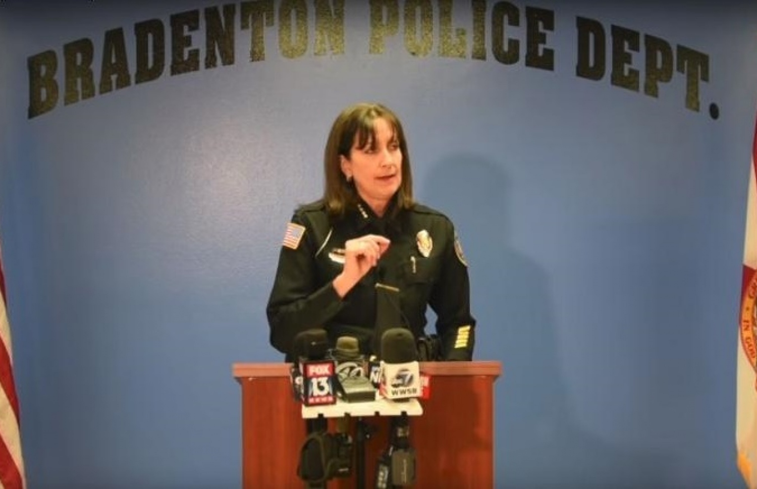 ލިއޮނަލްގެ މައްސަލާގައި ބްރޭންޑަން ފުލުހުންގެ ޗީފް މެލަނީ މައުލޫމާތު ދެއްވަނީ.