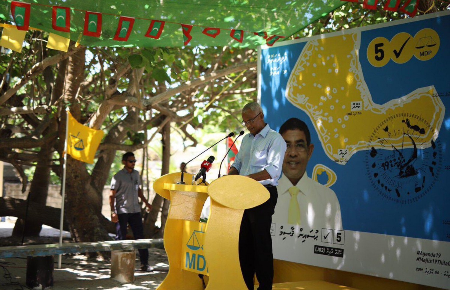 ރައީސް އިބްރާހިމް މުހައްމަދު ސޯލިހް މިއަދު ކެޔޮދޫ ރައްޔިތުންނާ ބައްދަލުކުރައްވައި ވާހަކަފުޅުދައްކަވަނީ. --- ފޮޓޯ: އެމްޑީޕީ