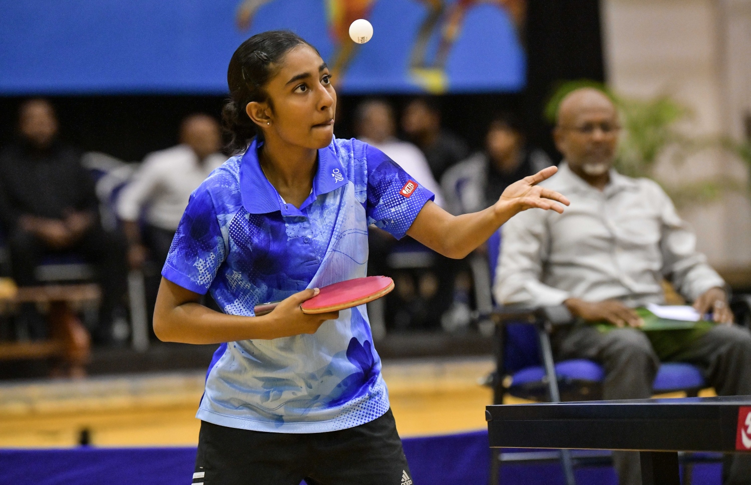 އަންހެން ސިންގަލްސް ރަނަރަޕް ރަފާ ފައިނަލުގައި ކުޅެނީ. --ފޮޓޯ: ނިޝާން އަލީ/ މިހާރު