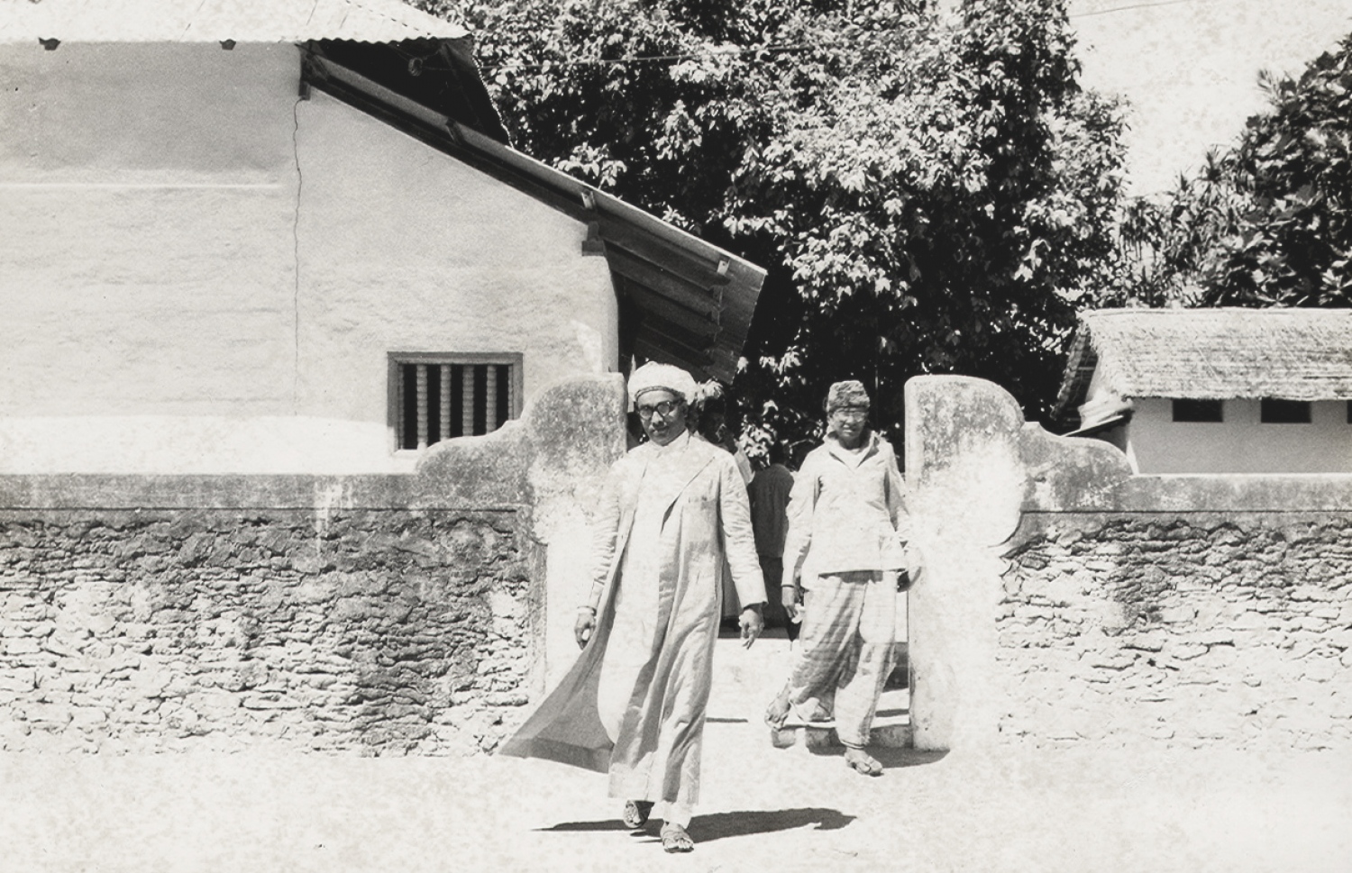 މާލޭ ދަރުމަވަންތަ މިސްކިތުގައި އަލަށް ހުކުރު ކުރަން ފެށި ދުވަސް ކަމަށްވާ 1958 ވަނަ އަހަރުގެ ޑިސެމްބަރު 5 ވަނަ ދުވަހު، އެ މިސްކިތުގައި އިމާމްވެވަޑައިގެން ހުކުރު ނަމާދުކުރެއްވުމަށް ފަހު ޖަމީލް ދީދީ (ވ) މިސްކިތުން ފައިބައިވަޑައިގަންނަވަނީ.