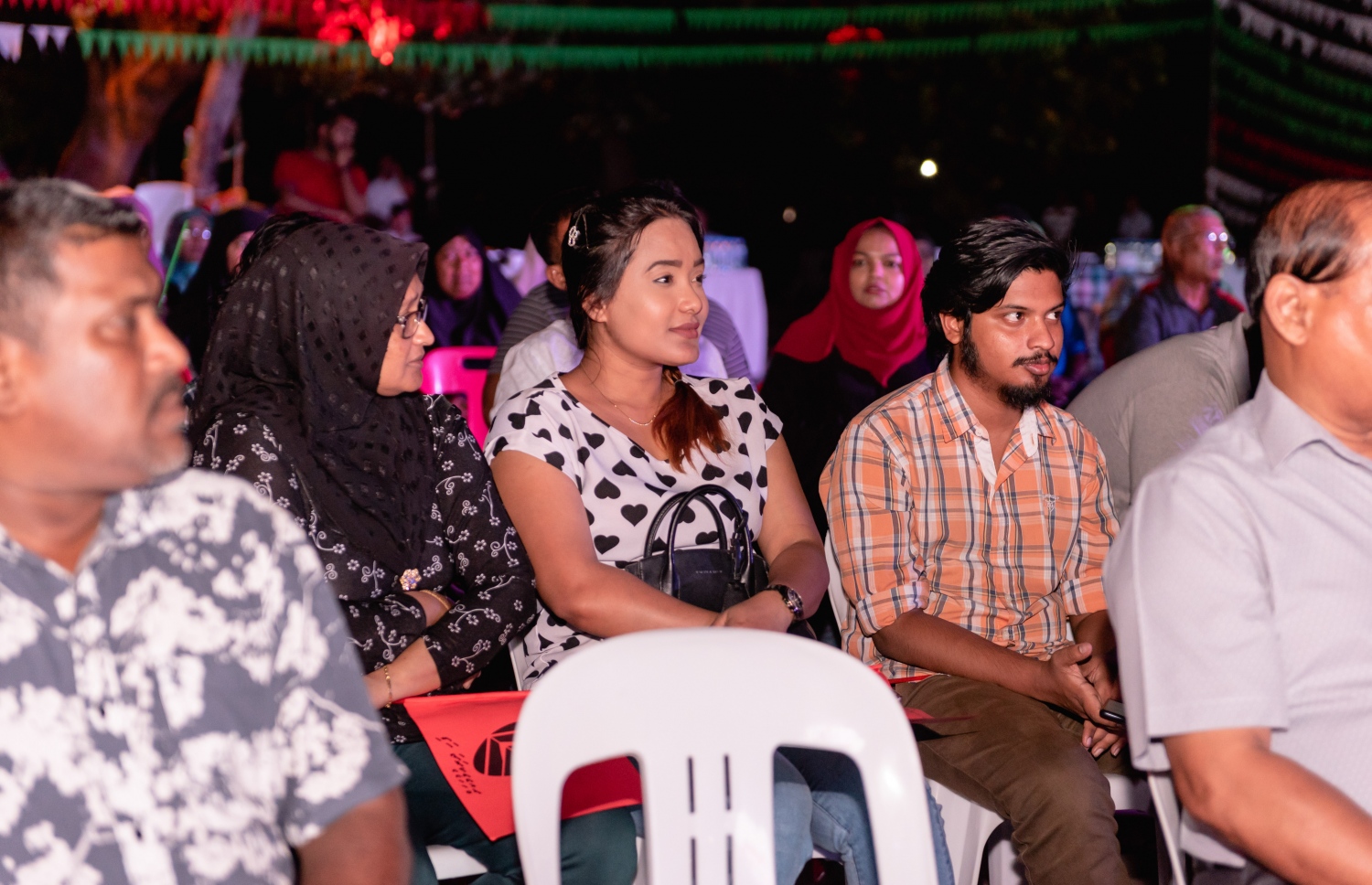 ވިލިމާލެ: މާޗް 15، 2019- ރައްޔިތުންގެ މަޖިލިހުގެ އިންތިޚާބުގައި ވިލިމާލެ ދާއިރާ އަށް ވާދަކުރައްވާ ކުރީގެ ނައިބު ރައީސް ޑރ. މުހައްމަދު ޖަމީލް، އެ ދާއިރާއާ ގުޅޭ ގޮތުން ގެންގުޅުއްވާ ތަސައްވުރު އިފްތިތާހު ކުރުމަށް ވިލިމާލޭގައި ބޭއްވި ޖަލްސާގެ ތެރެއިން.