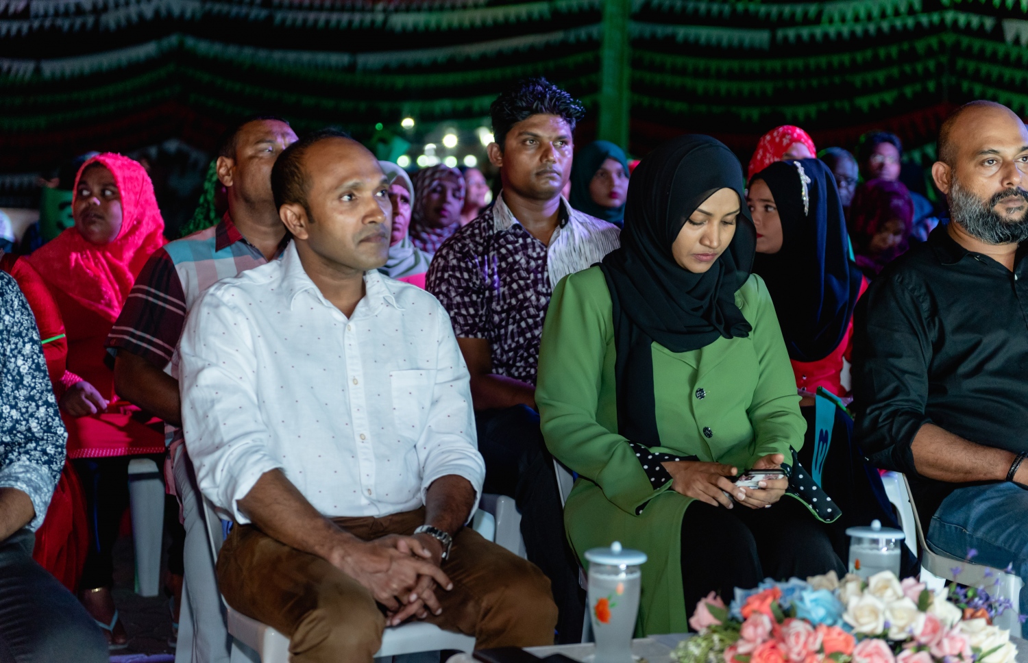 ވިލިމާލެ: މާޗް 15، 2019- ރައްޔިތުންގެ މަޖިލިހުގެ އިންތިޚާބުގައި ވިލިމާލެ ދާއިރާ އަށް ވާދަކުރައްވާ ކުރީގެ ނައިބު ރައީސް ޑރ. މުހައްމަދު ޖަމީލް، އެ ދާއިރާއާ ގުޅޭ ގޮތުން ގެންގުޅުއްވާ ތަސައްވުރު އިފްތިތާހު ކުރުމަށް ވިލިމާލޭގައި ބޭއްވި ޖަލްސާގައި އޭނާ އާއި ޓްރާންސްޕޯޓް މިނިސްޓަރު އާއިޝަތު ނަހުލާ ބައިވެރިވެވަޑައިގަންނަވަނީ.