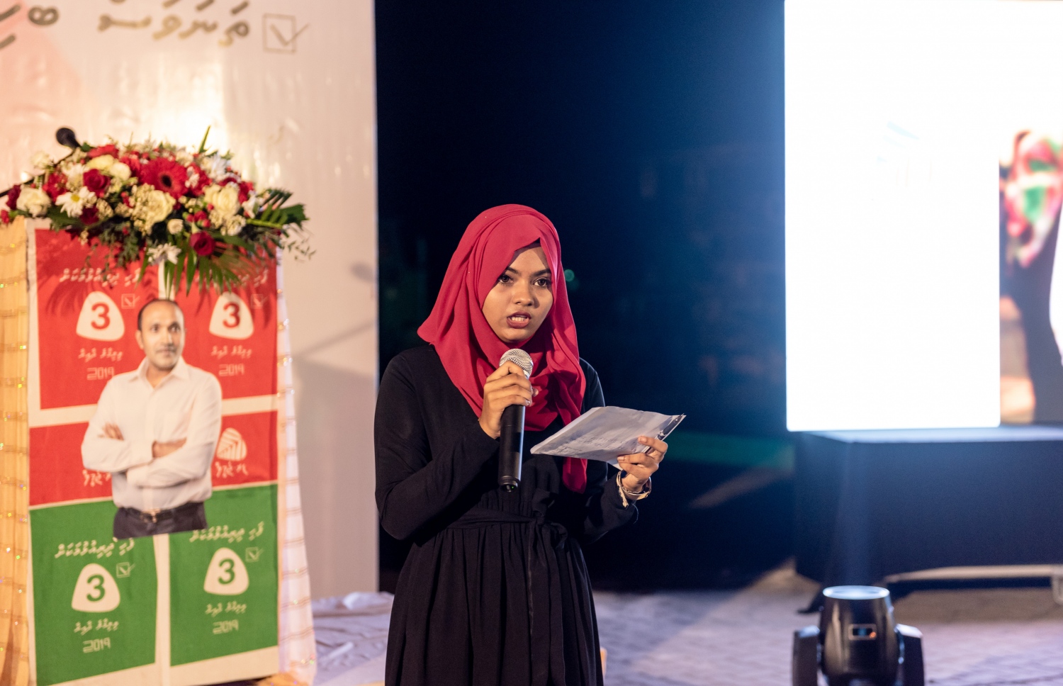 ވިލިމާލެ: މާޗް 15، 2019- ރައްޔިތުންގެ މަޖިލިހުގެ އިންތިޚާބުގައި ވިލިމާލެ ދާއިރާ އަށް ވާދަކުރައްވާ ކުރީގެ ނައިބު ރައީސް ޑރ. މުހައްމަދު ޖަމީލް، އެ ދާއިރާއާ ގުޅޭ ގޮތުން ގެންގުޅުއްވާ ތަސައްވުރު އިފްތިތާހު ކުރުމަށް ވިލިމާލޭގައި ބޭއްވި ޖަލްސާގެ ތެރެއިން.