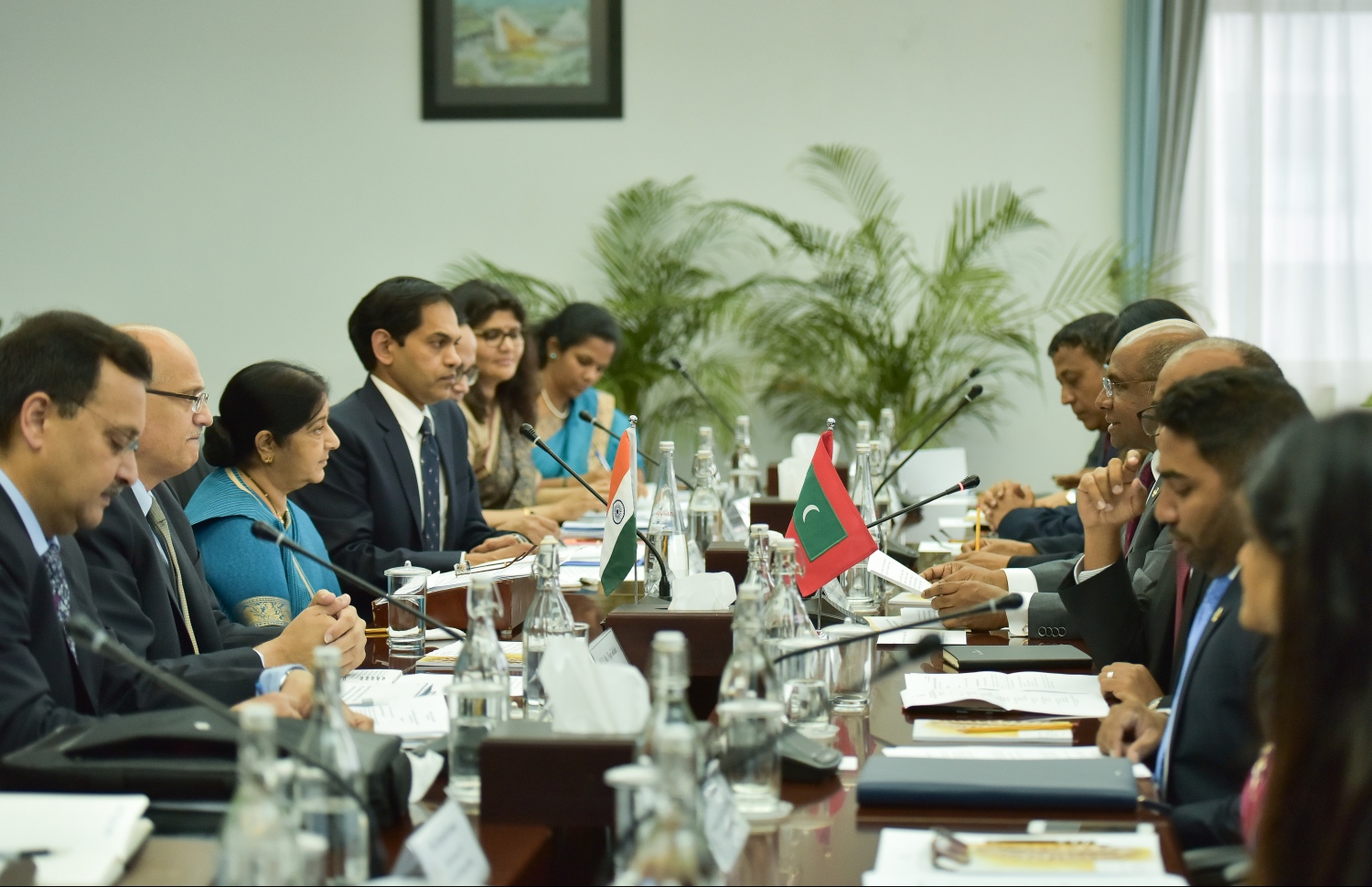 ރާއްޖޭގެ ފޮރިން މިނިސްޓަރު ޝާހިދާއި އިންޑިއާގެ އެކްސްޓާނަލް އެފެއާޒް މިނިސްޓަރު ސުޝްމާ މިއަދު މަޝްވަރާތައް ކުރިއަށް ގެންދަވަނީ.---ފޮޓޯ: ހުސައިން ވަހީދު/މިހާރު