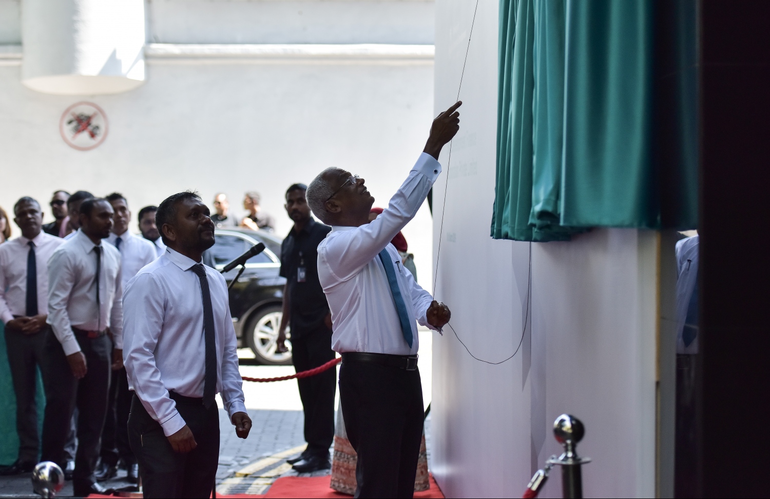 މާލެ: މާޗް 18، 2019- އެސްއެމްއީ ޑިވެލޮޕްމެންޓް ފައިނޭންސް ކޯޕަރޭޝަން (އެސްޑީއެފްސީ) ރައީސް އިބްރާހިމް މުހައްމަދު ސޯލިހް އިފްތިތާހުކުރައްވަނީ.---ފޮޓޯ: ހުސައިން ވަހީދު/މިހާރު