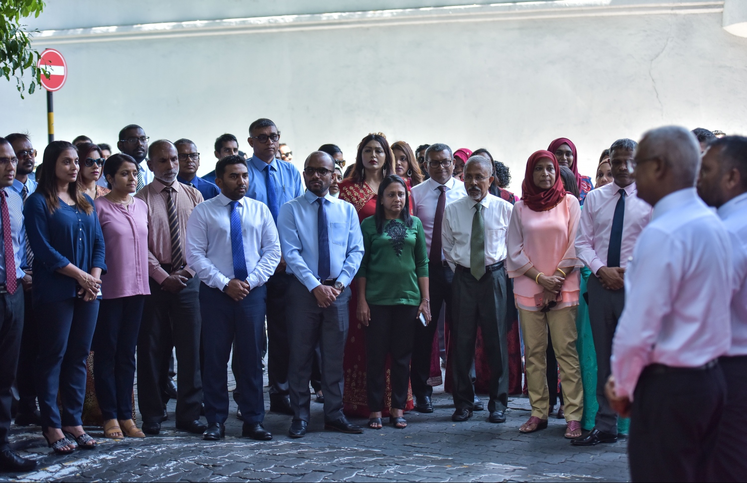 މާލެ: މާޗް 18، 2019- އެސްއެމްއީ ޑިވެލޮޕްމެންޓް ފައިނޭންސް ކޯޕަރޭޝަން (އެސްޑީއެފްސީ) އިފްތިތާހުކުރުގެ ރަސްމިއްޔާތުގައި ބައެއް މިނިސްޓަރުން ބައިވެރިވެވަޑައިގަންނަވަނީ.---ފޮޓޯ: ހުސައިން ވަހީދު/މިހާރު