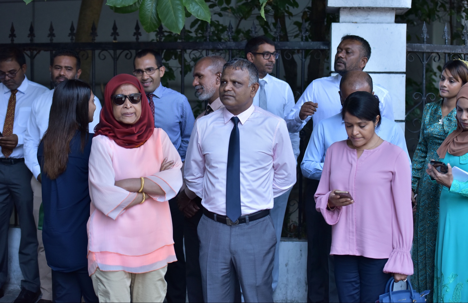މާލެ: މާޗް 18، 2019- އެސްއެމްއީ ޑިވެލޮޕްމެންޓް ފައިނޭންސް ކޯޕަރޭޝަން (އެސްޑީއެފްސީ) އިފްތިތާހުކުރުގެ ރަސްމިއްޔާތުގައި ބައެއް މިނިސްޓަރުން ބައިވެރިވެވަޑައިގަންނަވަނީ.---ފޮޓޯ: ހުސައިން ވަހީދު/މިހާރު