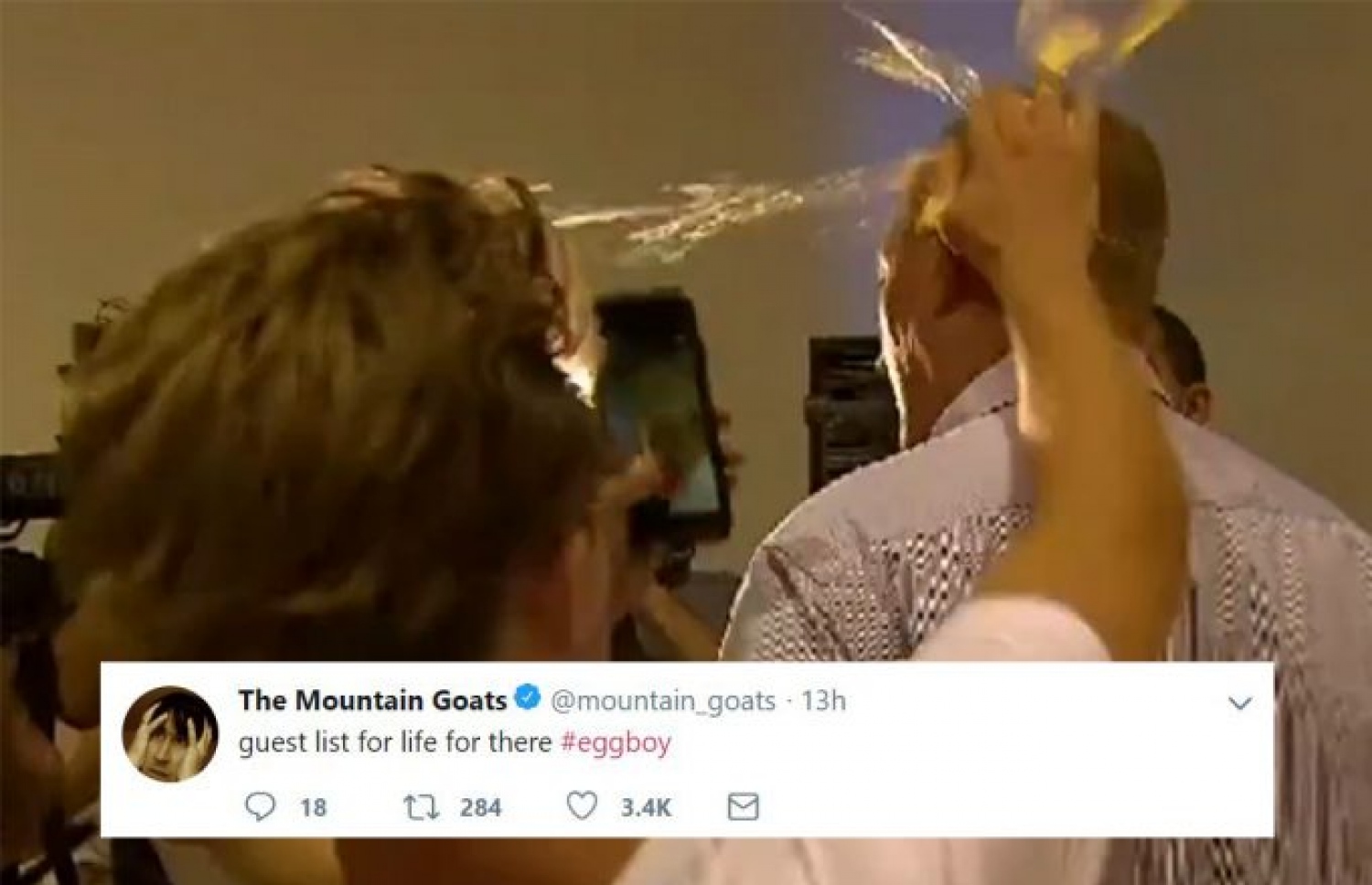 ސެނެޓަރުގެ ބޮލަށް 17 އަހަރުގެ ކުއްޖާ ބިސް ޖަހަނީ.