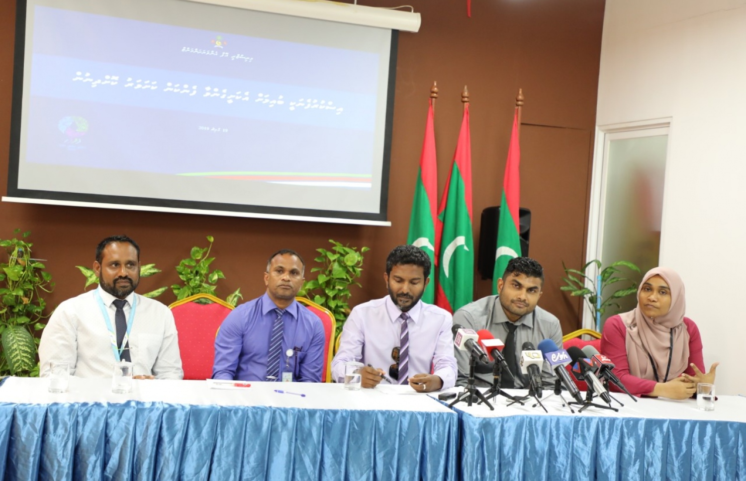 ފެނުގެ ކޮލިޓީއާ ގޮތުން މީޑިއާ އަށް މައުލޫމާތު ދިން ޓެކްނިކަލް ޓީމް -- ފޮޓޯ: އެންވަޔަރަމެންޓް މިނިސްޓްރީ