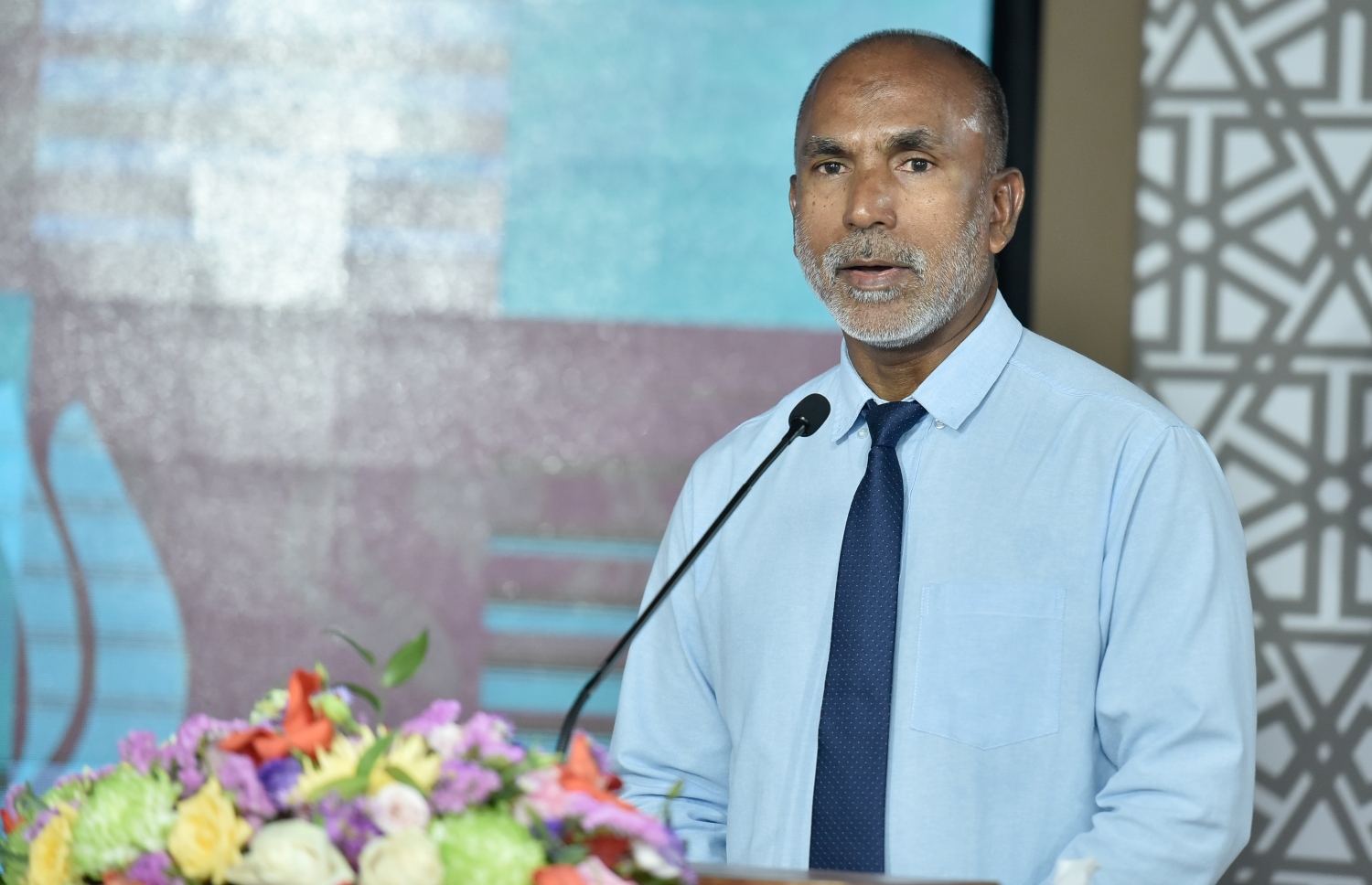 މާލެ: މާޗް 18، 2019: ހާއްސަ އެހީއަށް ބޭނުންވާ މީހުންނަށް އަމާޒުކޮށްގެން ބްރެއިލް ބޭނުންކޮށްގެން ގުރުއާން ކިޔަވައިދޭ ޕްރޮގްރާމެއް އިފްތިތާހުކުރުމަށް އިސްލާމީ މަރުކަޒުގައި ބޭއްވި ރަސްމިއްޔާތެއްގައި އިސްލާމިކް މިނިސްޓަރު ޑރ. އަހުމަދު ޒާހިރު ވާހަކަ ދައްކަވަނީ.-- ފޮޓޯ: އަހުމަދު ނިޝާތު /މިހާރު