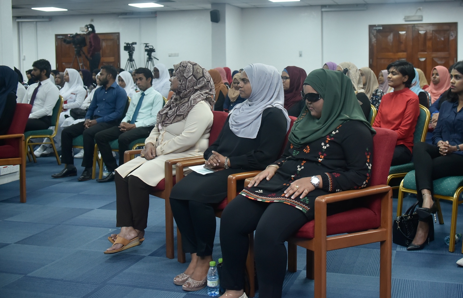 މާލެ: މާޗް 18، 2019: ހާއްސަ އެހީއަށް ބޭނުންވާ މީހުންނަށް އަމާޒުކޮށްގެން ބްރެއިލް ބޭނުންކޮށްގެން ގުރުއާން ކިޔަވައިދޭ ޕްރޮގްރާމެއް އިފްތިތާހުކުރުމަށް އިސްލާމީ މަރުކަޒުގައި ބޭއްވި ރަސްމިއްޔާތެއްގައި ތެރެއިން.-- ފޮޓޯ: އހަުމަދު ނިޝާތު /މިހާރު