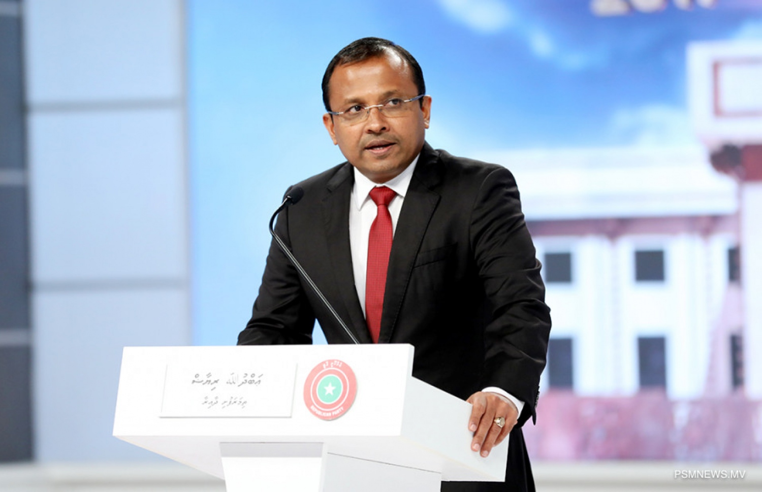 ތިމަރަފުށީ ދާއިރާގެ ބަހުސްގައި ރިޔާޒް ރޭ ވާހަކަ ދައްކަވަނީ --- ފޮޓޯ: ޕީއެސްއެމް