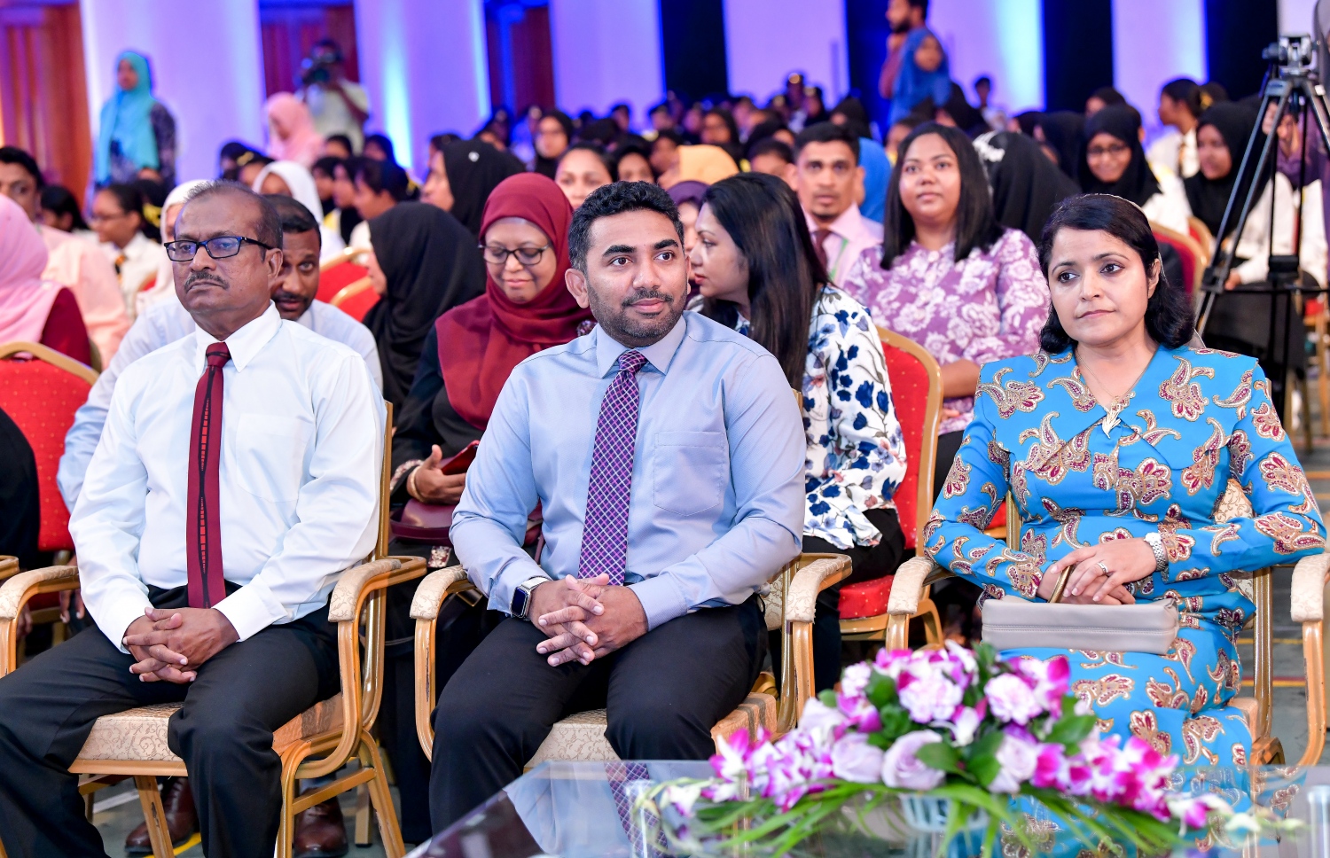 ކެންސަރާ ދެކޮޅަށް ރާއްޖޭގައި އަލަށް ދޭން ފެށި އެޗްޕީވީ ވެކްސިން ކެމްޕެއިން ފެށުމުގެ ރަސްމިއްޔާތުގައި ބައިވެރިވެވަޑައިގެންނެވި ބޭފުޅުން.--ފޮޓޯ: ނިޝާން އަލީ/ މިހާރު