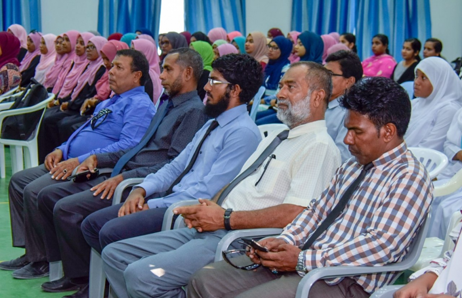 ހަކުރު ބަލީގެ ގައުމީ ޕްރޮގްރާމް އިފްތިތާހުކުރަން ކ. ތުލުސްދޫގައި މިއަދު ބޭއްވި ރަސްމިއްޔާތުގައި ބައިވެރިވި ބައެއް މީހުން -- ފޮޓޯ: ހެލްތު މިނިސްޓްރީ