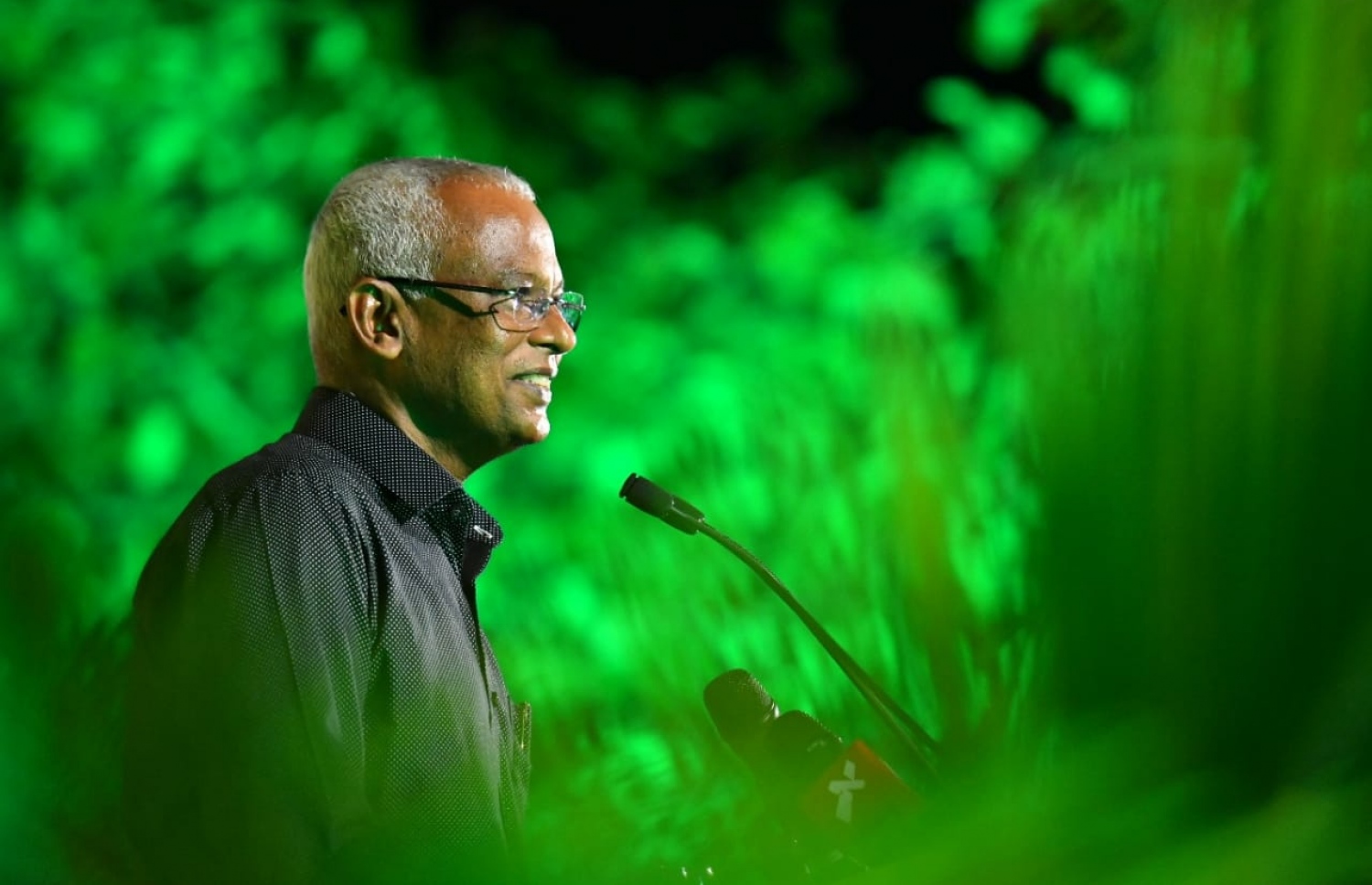 ނިޔާޒުގެ ކެމްޕެއިން ޖަލްސާގައި، ރައީސް އިބްރާހިމް މުހައްމަދު ސޯލިހު މިރޭ ވާހަކަފުޅުދައްކަވަނީ.-- ފޮޓޯ: ހުސެއިން ވަހީދު/ މިހާރު