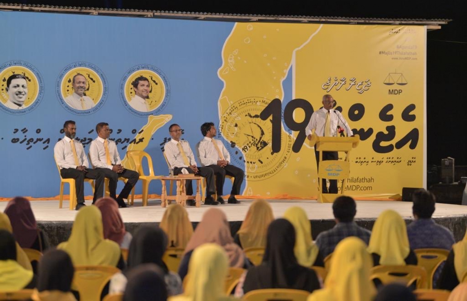 ށ. ފޯކައިދޫގައި ބޭއްވި ޖަލްސާގައި ރައީސް މިރޭ ވާހަކަ ދައްކަވަނީ.