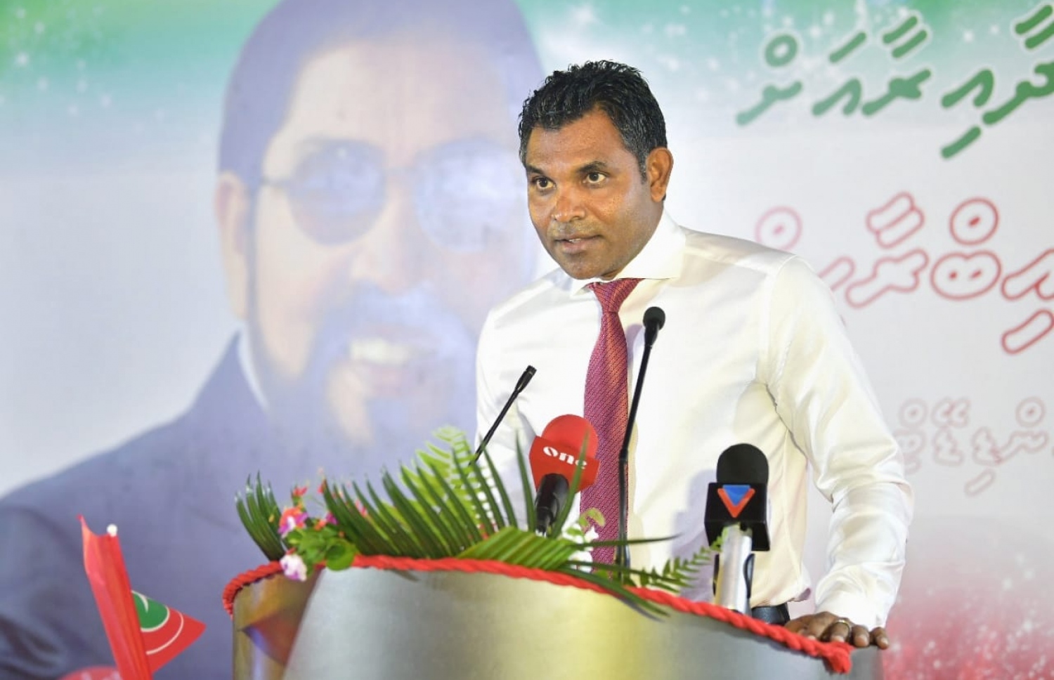 ޖުމްހޫރީ ޕާޓީގެ ޖަލްސާގައި ނައިބު ރައީސް ފައިސަލް ނަސީމް ވާހަކަ ދައްކަވަނީ. -- ފޮޓޯ: ހުސެން ވަހީދު/މިހާރު