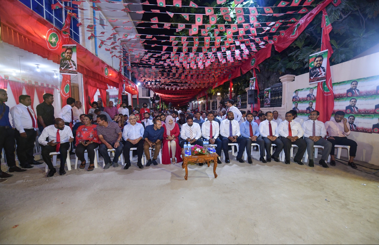 އދ. މާމިގިލި: މާޗް 25، 2019- އަންނަ މަހު ބާއްވާ އާންމު އިންތިޚާބުގައި މާމިގިލި ދާއިރާ އަށް ތިންވަނަ ދައުރަކަށް ކުރިމަތިލައްވާފައިވާ ޖުމްހޫރީ ޕާޓީގެ ލީޑަރު ގާސިމް އިބްރާހިމްގެ ކެމްޕެއިން ފެށުމަށް ބޭއްވި ހަފުލާގެ ތެރެއިން.---ފޮޓޯ: ހުސައިން ވަހީދު/މިހާރު