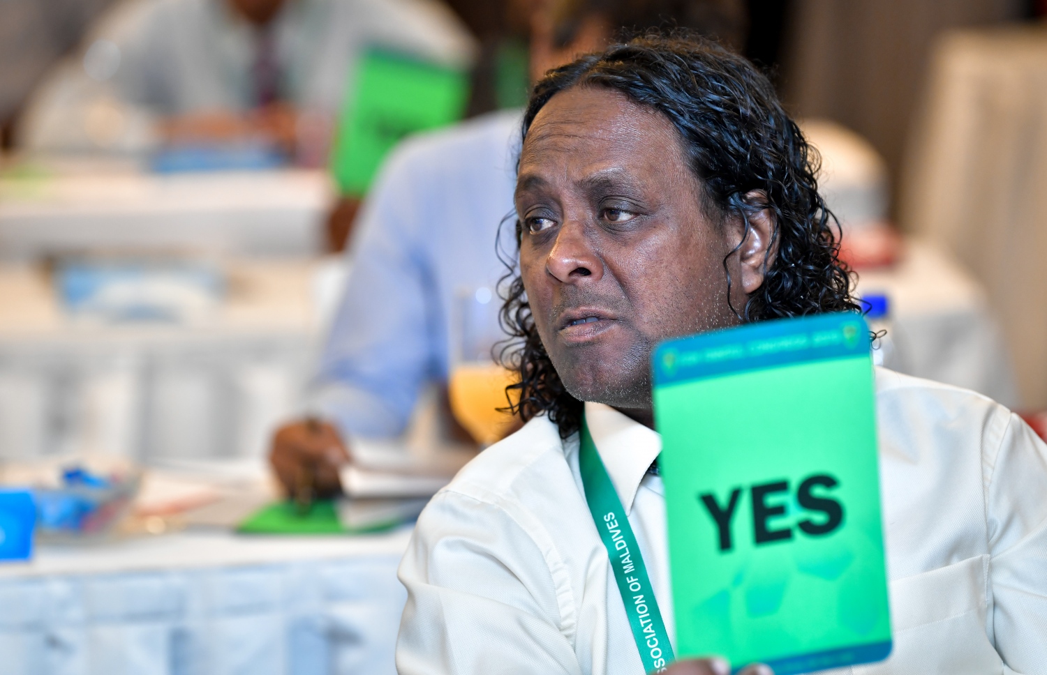 މާލެ-  25 މާޗް 2019: ފުޓްބޯލް އެސޯސިއޭޝަން އޮފް މޯލްޑިވްސް (އެފްއޭއެމް)ގެ އޯޑިނަރީ ކޮންގްރެސް 2019 މިއަދު ހޮޓެލް ޖެންގެ ބޯލް ރޫމްގައި ވަނީ ކުރިއަށްގެންގޮސްފައި. މިއަދުގެ ކޮންގްރެސްގައި 14 ކްލަބަކުން ބައިވެރިވިއިރު އެފްއޭއެމްގެ ކުރިއަށް އޮތް އަހަރުގެ ބަޖެޓް ވަނީ ފާސްކޮށްފައި އަދި ނިއު ރޭޑިއަންޓް ސަސްޕެންޑްކުރުމަށް ނިންމި ނިންމުމަށް ނެގި ވޯޓު ވަނީ ކްލަބްތަކުގެ ތާއީދާ އެކު ދަމަހައްޓާފައި--. ފޮޓޯ:ނިޝާން އަލީ/ މިހާރު