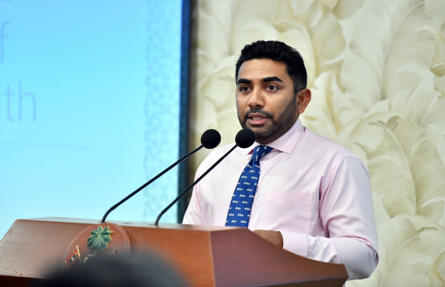 މެންޓަލް ހެލްތު ސެންޓަރު ހުޅުވުމަށް މިއަދު ބޭއްވި ރަސްމިއްޔާތުގައި ހެލްތު މިނިސްޓަރު އަމީން ވާހަކަ ދައްކަވަނީ.---ފޮޓޯ: ރައީސް އޮފީސް