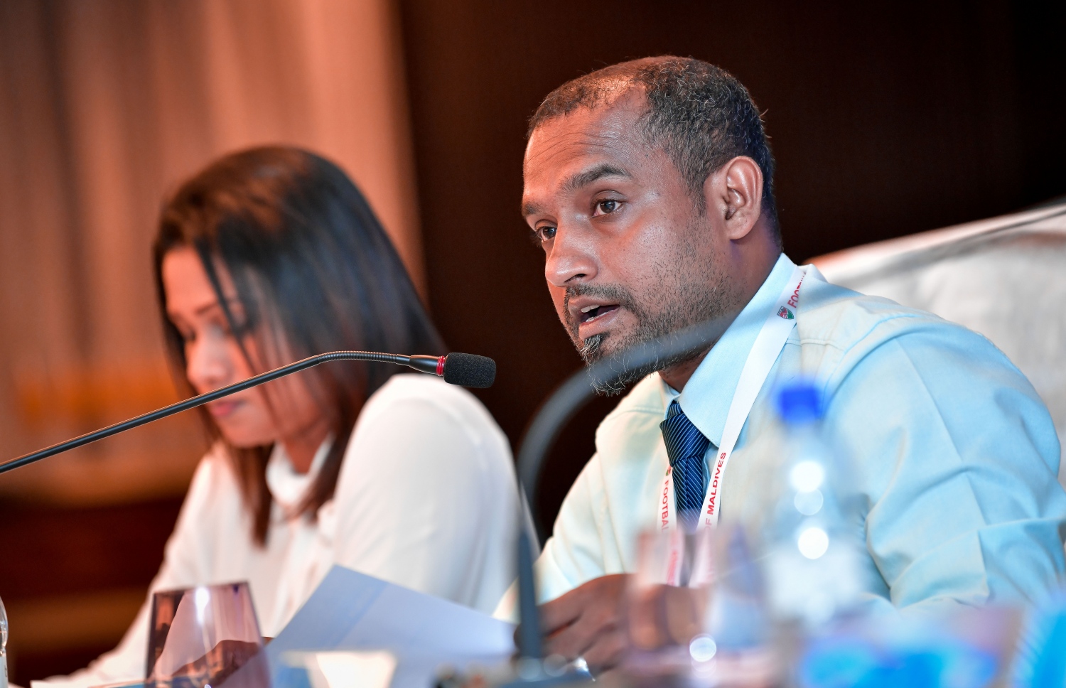 މާލެ-  25 މާޗް 2019: ފުޓްބޯލް އެސޯސިއޭޝަން އޮފް މޯލްޑިވްސް (އެފްއޭއެމް)ގެ އޯޑިނަރީ ކޮންގްރެސް 2019 މިއަދު ހޮޓެލް ޖެންގެ ބޯލް ރޫމްގައި ވަނީ ކުރިއަށްގެންގޮސްފައި. މިއަދުގެ ކޮންގްރެސްގައި 14 ކްލަބަކުން ބައިވެރިވިއިރު އެފްއޭއެމްގެ ކުރިއަށް އޮތް އަހަރުގެ ބަޖެޓް ވަނީ ފާސްކޮށްފައި އަދި ނިއު ރޭޑިއަންޓް ސަސްޕެންޑްކުރުމަށް ނިންމި ނިންމުމަށް ނެގި ވޯޓު ވަނީ ކްލަބްތަކުގެ ތާއީދާ އެކު ދަމަހައްޓާފައި--. ފޮޓޯ:ނިޝާން އަލީ/ މިހާރު