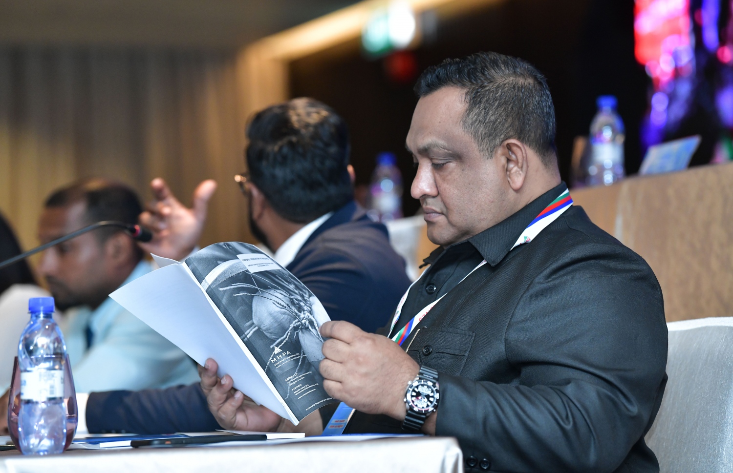 މާލެ-  25 މާޗް 2019: ފުޓްބޯލް އެސޯސިއޭޝަން އޮފް މޯލްޑިވްސް (އެފްއޭއެމް)ގެ އޯޑިނަރީ ކޮންގްރެސް 2019 މިއަދު ހޮޓެލް ޖެންގެ ބޯލް ރޫމްގައި ވަނީ ކުރިއަށްގެންގޮސްފައި. މިއަދުގެ ކޮންގްރެސްގައި 14 ކްލަބަކުން ބައިވެރިވިއިރު އެފްއޭއެމްގެ ކުރިއަށް އޮތް އަހަރުގެ ބަޖެޓް ވަނީ ފާސްކޮށްފައި އަދި ނިއު ރޭޑިއަންޓް ސަސްޕެންޑްކުރުމަށް ނިންމި ނިންމުމަށް ނެގި ވޯޓު ވަނީ ކްލަބްތަކުގެ ތާއީދާ އެކު ދަމަހައްޓާފައި--. ފޮޓޯ:ނިޝާން އަލީ/ މިހާރު