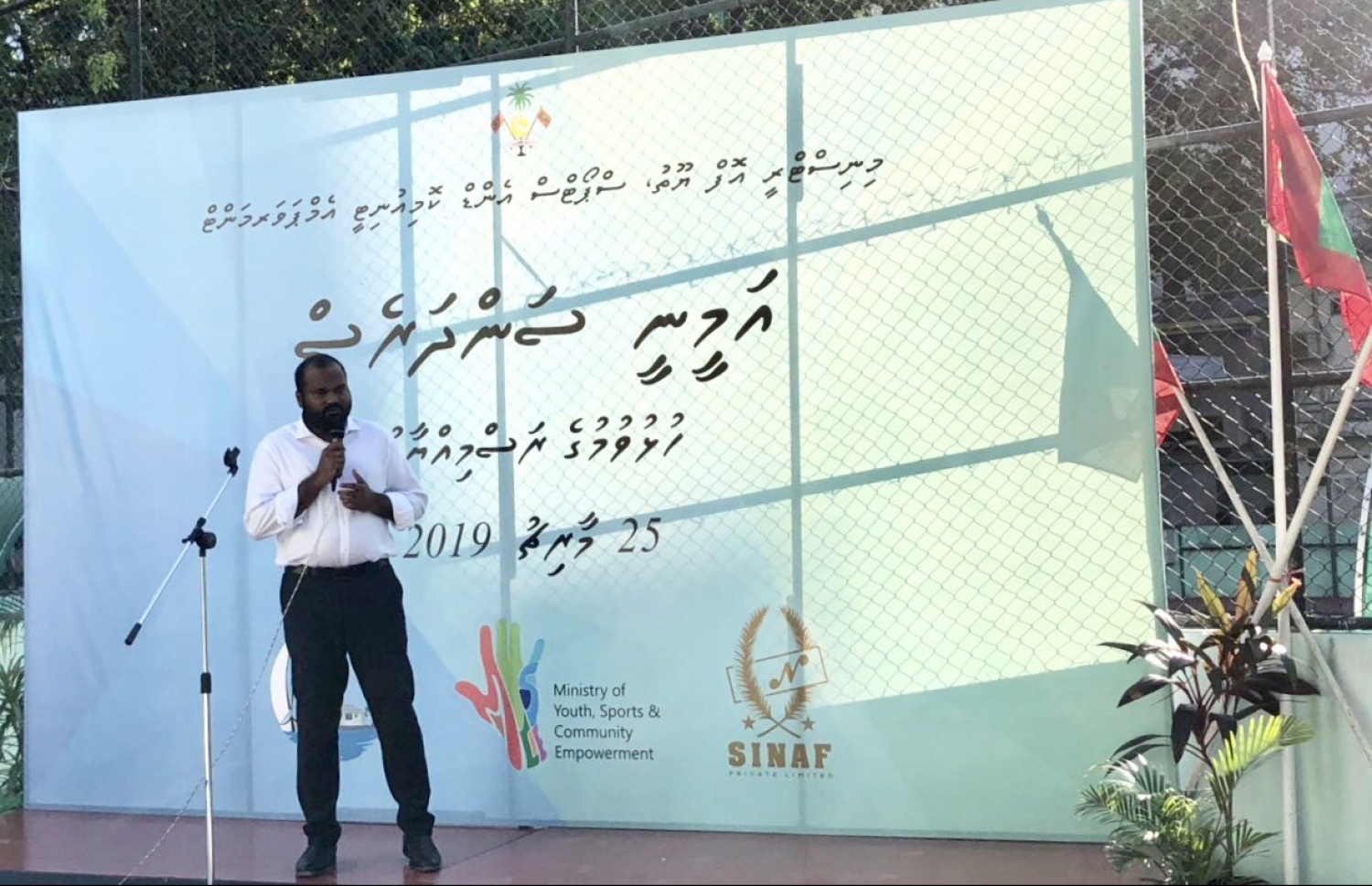 މިއަދުގެ ރަސްމިއްޔާތުގައި މިނިސްޓަރު އަލީ ވަހީދު ވާހަކަ ދައްކަވަނީ.---ފޮޓޯ: ޔޫތު މިނިސްޓްރީ