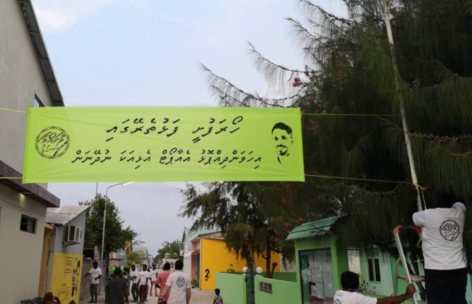 ހޯރަފުށީ ފަޅު ތެރޭގައި އެއާޕޯޓް އެޅުމާ ދެކޮޅަށް އިހަވަންދޫގައި ދަމާފައިވާ ބެނާއެއް