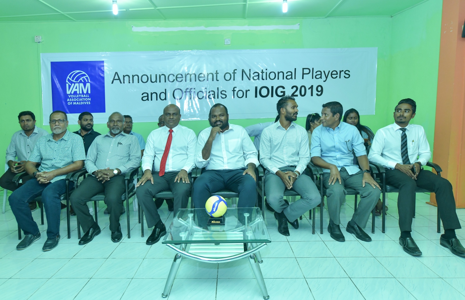 މާޗް 26 ވަނަ ދުވަހު ވީއޭއެމްގެ އާ ލޯގޯ ޖެހި ބެނާއަކާ އެކު ރަސްމިއްޔާތެއް ބާއްވަނީ. -- ފޮޓޯ: ހުސެއިން ވަހީދު/ މިހާރު