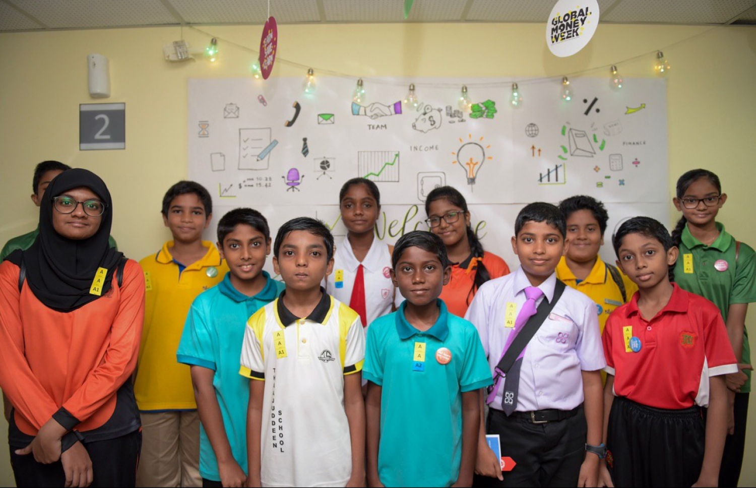 އެމްއެމްއޭ އިން އިސްނަގައިންގެން ބާއްވާ ގްލޯބަލް މަނީ ވީކްގެ ހަރަކާތްތަކުގެ ތެރެއިން ސްކޫލްތަކުގެ ދަރިވަރުން އެމްއެމްއޭ އަދި މާލީ އިދާރާތަކަށް ޒިޔާރަތްކުރުމުގެ ތެރެއިން.---ފޮޓޯ:އެމްއެމްއޭ