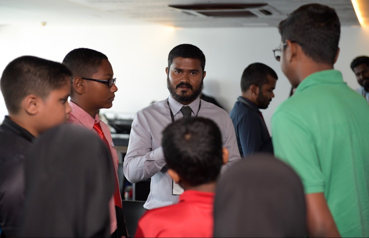 އެމްއެމްއޭ އިން އިސްނަގައިންގެން ބާއްވާ ގްލޯބަލް މަނީ ވީކްގެ ހަރަކާތްތަކުގެ ތެރެއިން ސްކޫލްތަކުގެ ދަރިވަރުން އެމްއެމްއޭ އަދި މާލީ އިދާރާތަކަށް ޒިޔާރަތްކުރުމުގެ ތެރެއިން.---ފޮޓޯ:އެމްއެމްއޭ