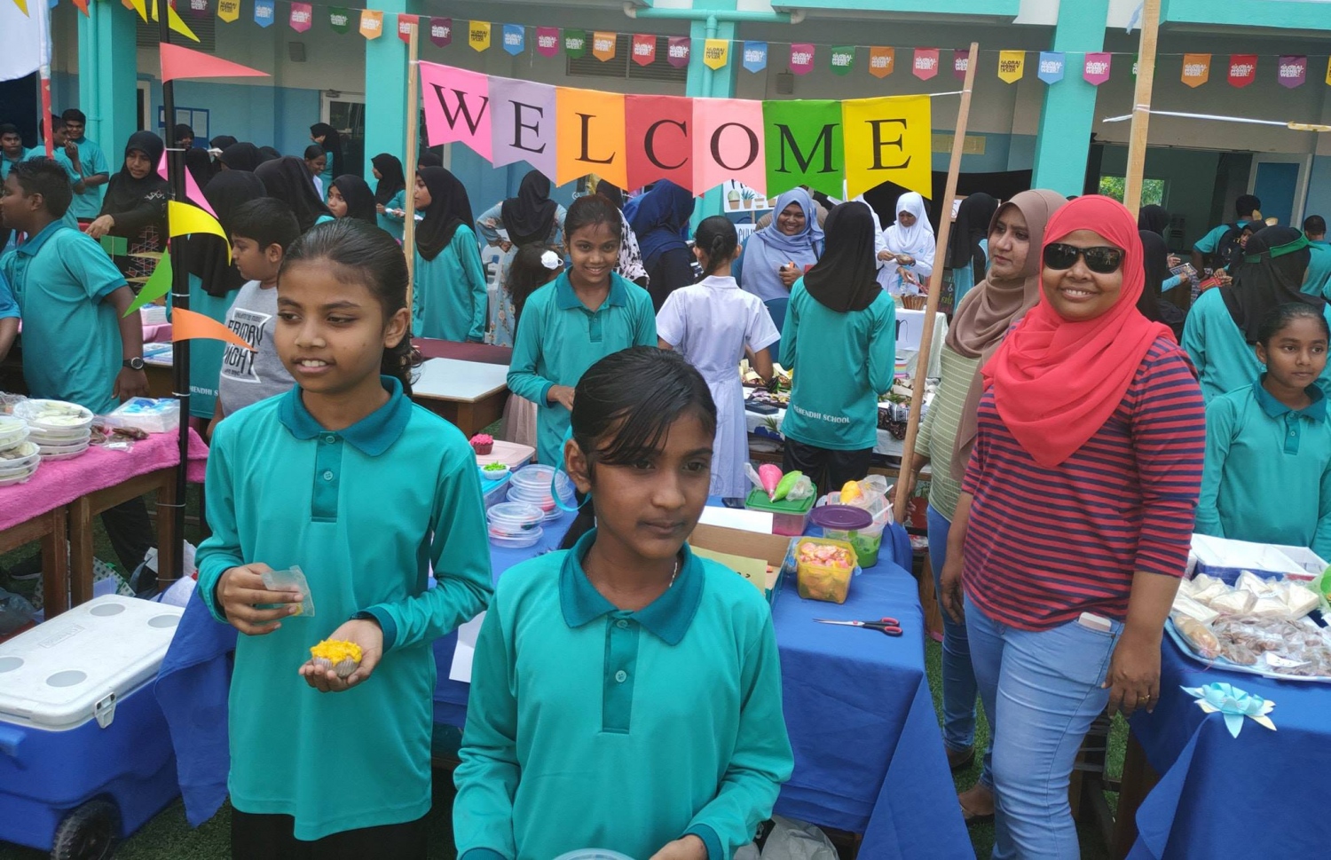 ފައިނޭންސް ފެއާގައި ގިނަ އަދަދެއްގެ ސްކޫލު ކުދިން--ފޮޓޯ:އެމްއެމްއޭ