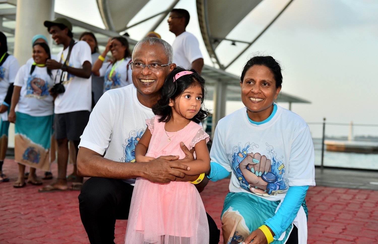 "ބްރޭކް ދަ ބެރިއާ" ފެތުމުގައި ފަސްޓް ލޭޑީ ބައިވެރިވެ ވަޑައިގަތުން