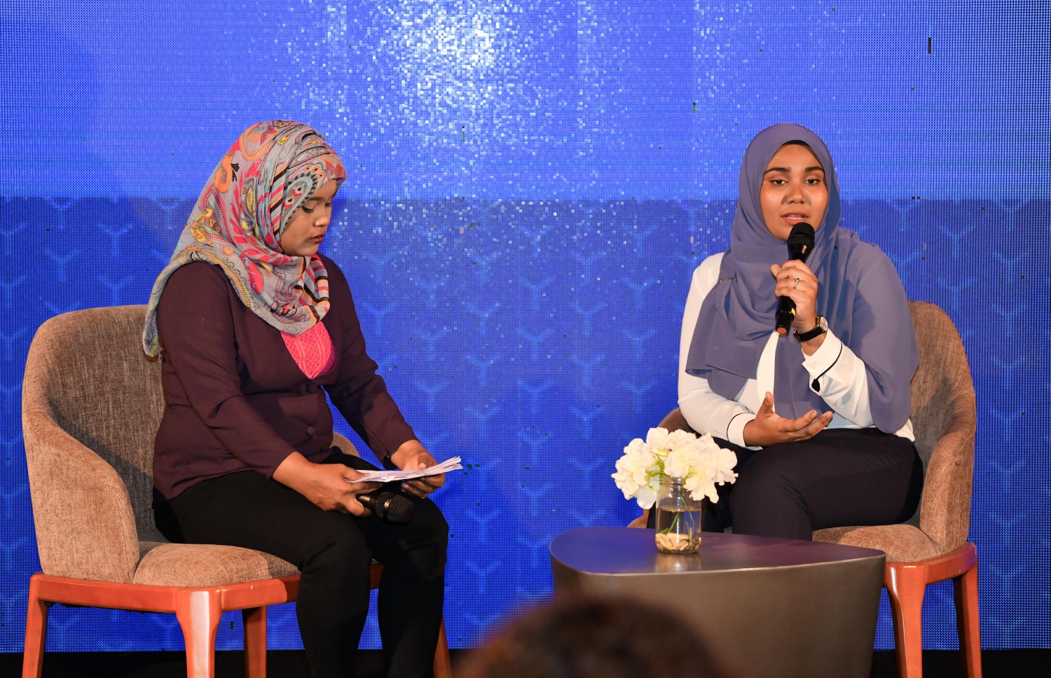 އެންޑޯމެޓްރިއޯސިސް އެސޯސިއޭޝަންގެ ފައުންޑާ އަދި ޗެއާޕާސަން ފާތިމަތު މިޒްނާ އަލީ (ކ) ވާހަކަދައްކަވަނީ -- ފޮޓޯ: ހުސެއިން ވަހީދު/ މިހާރު