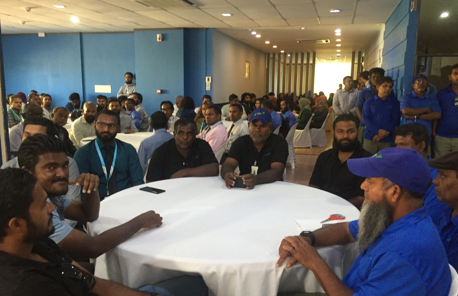 އެމްޑަބްލިއުއެސްސީގެ 24 ވަނަ އަހަރީ ދުވަސް ފާހަގަކުރަން ބޭއްވި ރަސްމިއްޔާތުގައި އެ ކުންފުނީގެ ބައެއް މުވައްޒަފުން ބައިވެރިވަނީ -- ފޮޓޯ؛ ލަމްޔާ އަބްދުﷲ/ މިހާރު