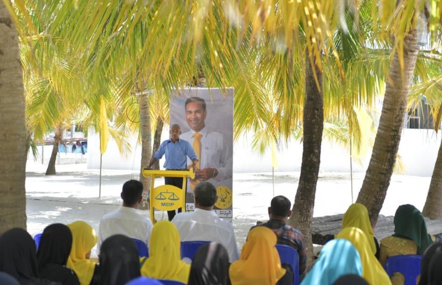 ރައީސް ނޮޅިވަރަމުގައި ވާހަކަ ދައްކަވަނީ: އެމަނިކުފާން ވަނީ ސަރުކާރަށް އެއްބާރުލުން ދޭނެ މެމްބަރުންނަށް ވޯޓު ދެއްވުމަށް އެދިވަޑައިގެންފައި-- ފޮޓޯ: އެމްޑީޕީ